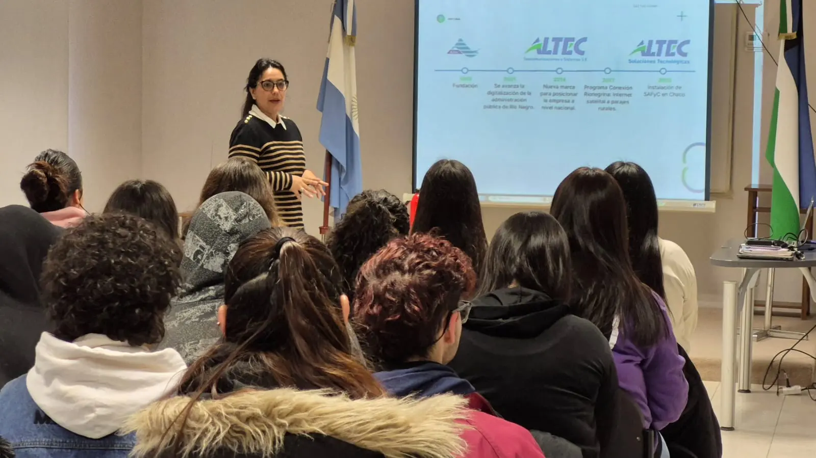 Recibimos a estudiantes de Viedma para acercar el impacto de la tecnología rionegrina