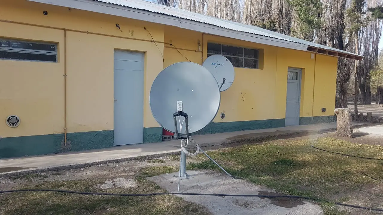 Ampliamos la conectividad satelital y el equipamiento tecnológico en CAPS y postas sanitarias